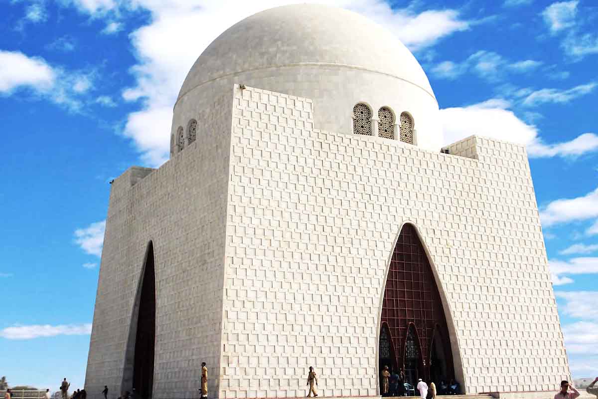 Explore Karachi Iconic Architecture & Top Designers